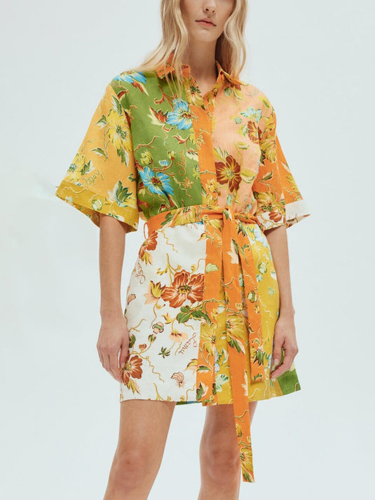 Robe courte à motifs floraux originaux